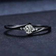 Bague vintage en or noir avec cristal