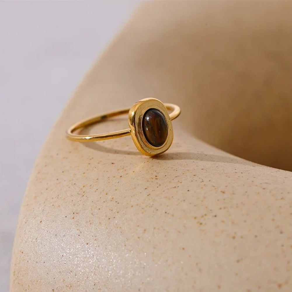 Bague vintage en or avec pierre précieuse marron