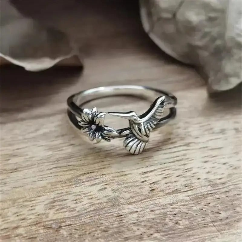 Bague vintage en argent avec fleur et colibri