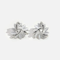 Boucles d'oreilles élégantes et raffinées avec des pétales d'opale en or