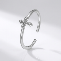 BAGUE BRILLANTE EN CROIX ARGENTÉE